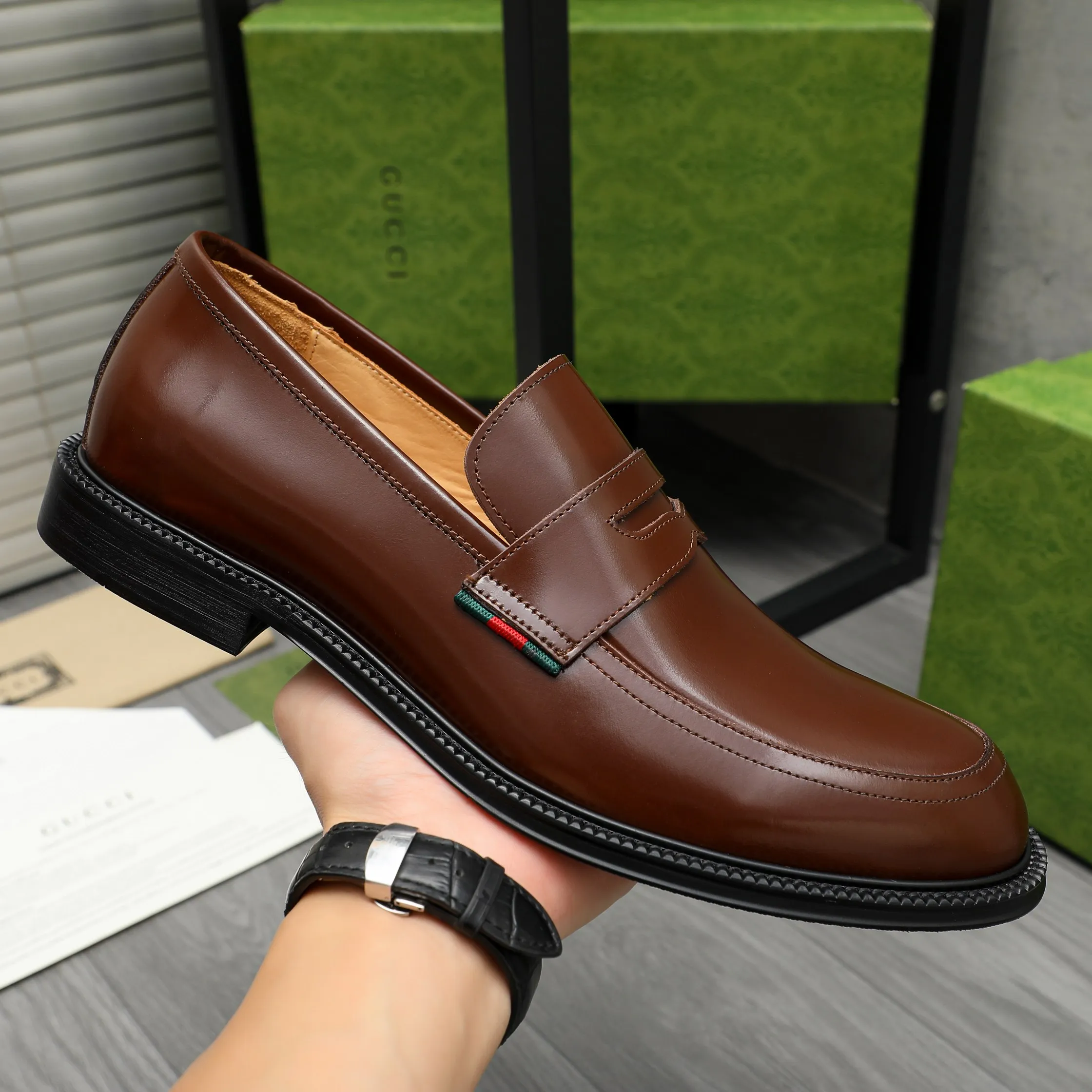Men's shoes 💰500 Product trademark: GUCCI "Gucci" business slip-on leather shoes Regular size: 38-44 (45.46 custom-made, non-returnable) Product materials: Selected pearlescent cowhide upper, cowhide lining, original rubber outsole